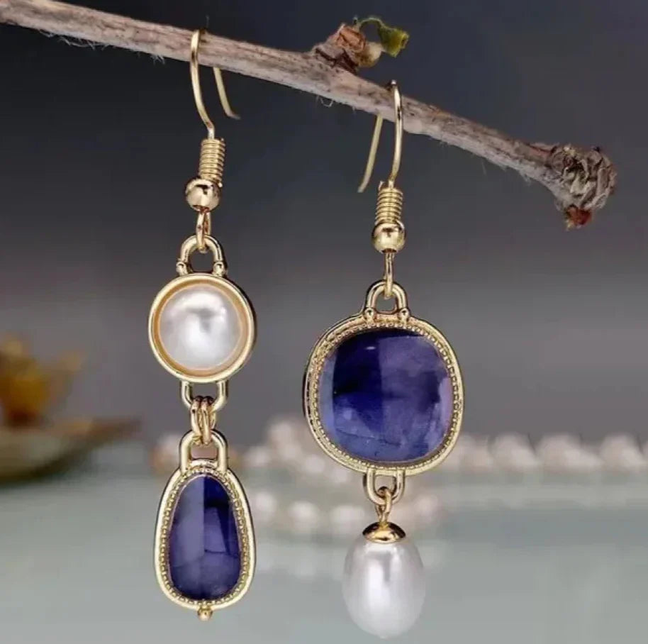 Kressa – Unique Pearl Earrings with Blue Gemstone in Elegant Vintage Design