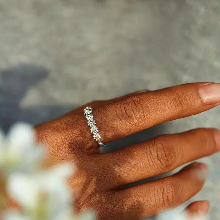 Magdalena – Stunning Ring with Handcrafted Enamel Beads and a Romantic Flower