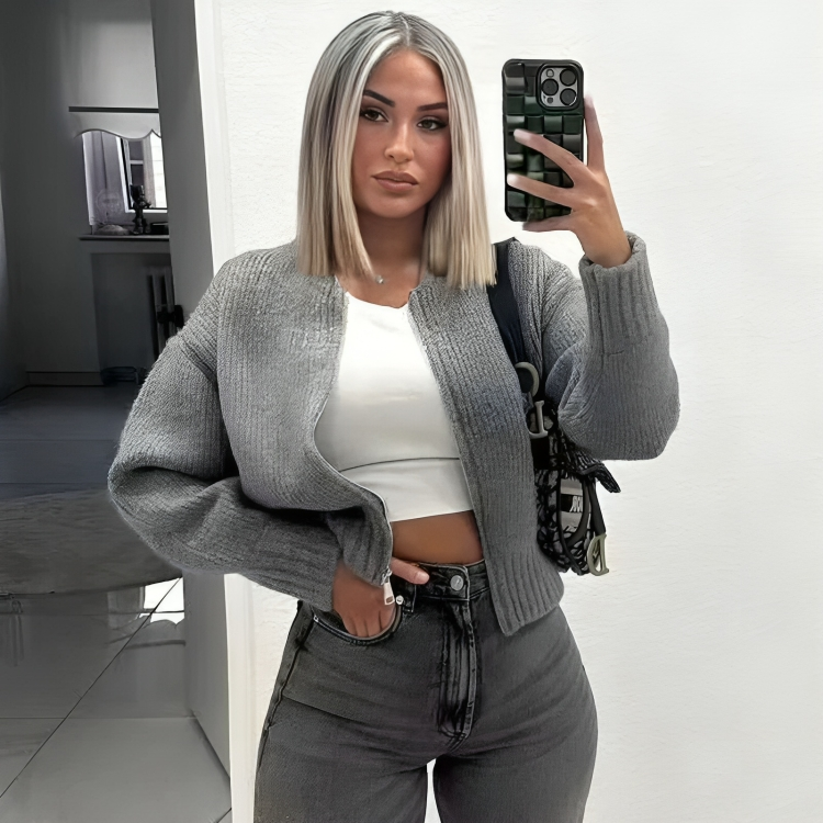 Fashionable and stylish women's plus size sweater with zipper for comfort and perfect style