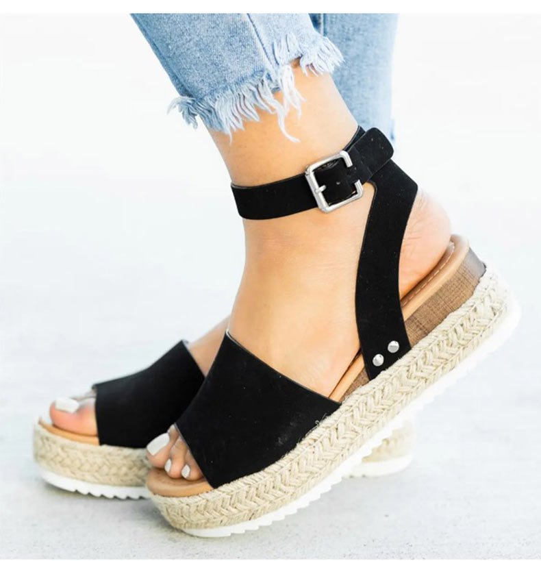 Fashionable C-heel sandals for women with open toe – a stylish addition to any look
