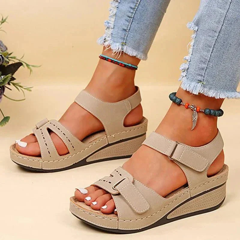 Women's trendy low-heeled sandals with adjustable straps and open toes for maximum comfort and style