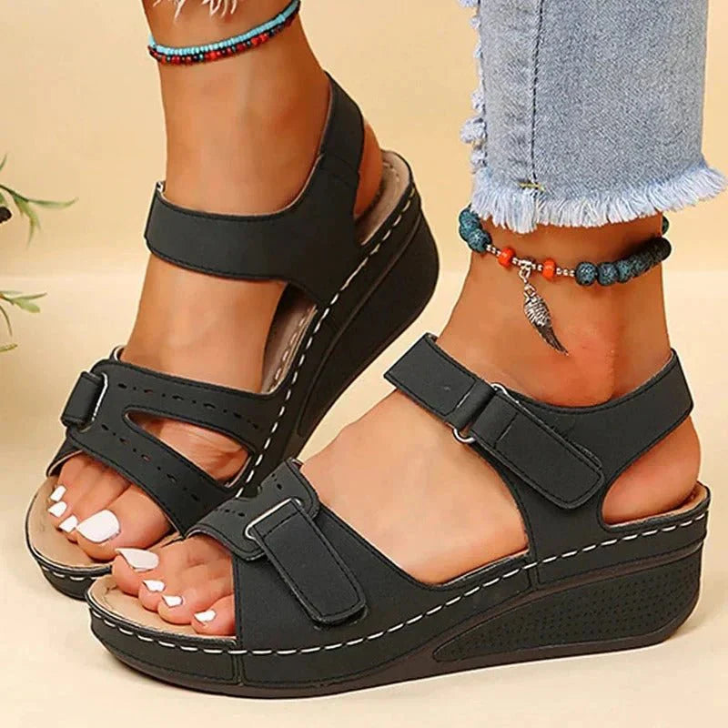 Women's trendy low-heeled sandals with adjustable straps and open toes for maximum comfort and style