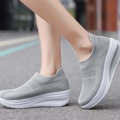 Orthopedic shoes maintainable comfortable upper with Clod