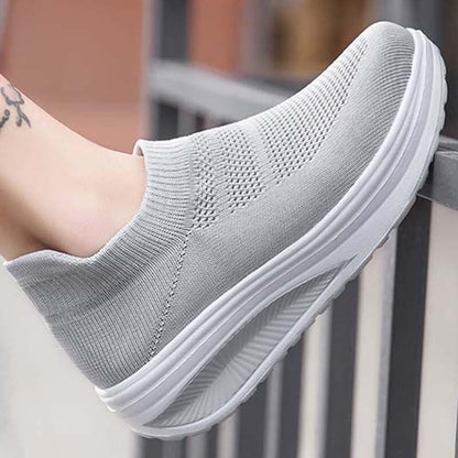 Orthopedic shoes maintainable comfortable upper with Clod