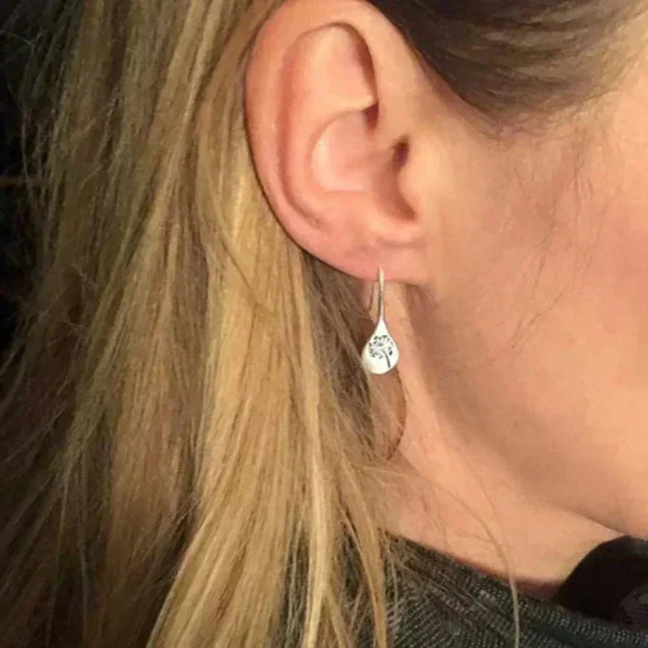 Pluma – Elegant Floral Leaf Earrings in Luxury Silver