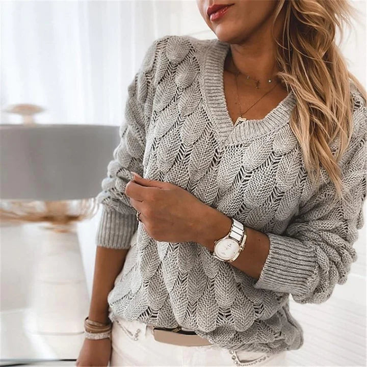 Fashionable women's V-neck sweater - Comfort and elegance at a special sale