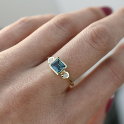 Faylen - Blue Crystal Ring in Elegant Vintage Style