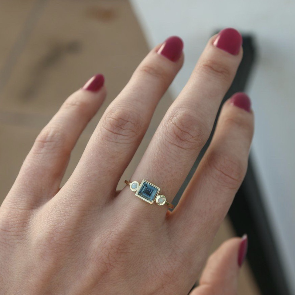 Faylen - Blue Crystal Ring in Elegant Vintage Style