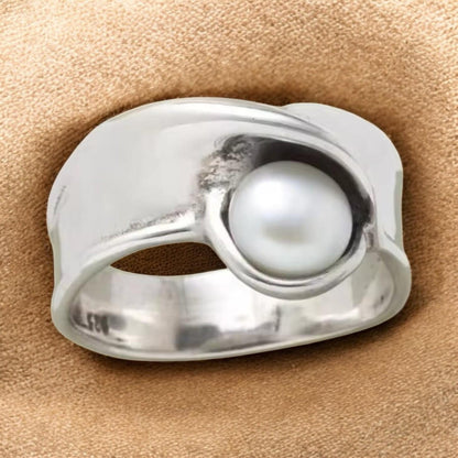 Raileen – Elegant Vintage Style Embellished Pearl Ring