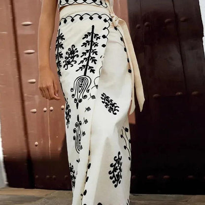 Elegant and Refreshing Summer Set with Contrasting Stitch and Unique Look