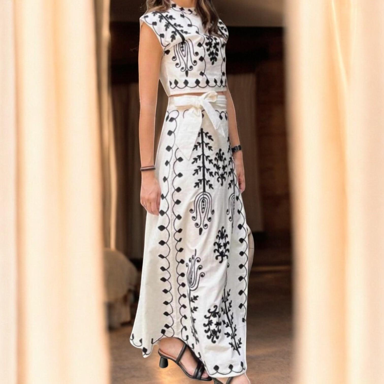 Elegant and Refreshing Summer Set with Contrasting Stitch and Unique Look