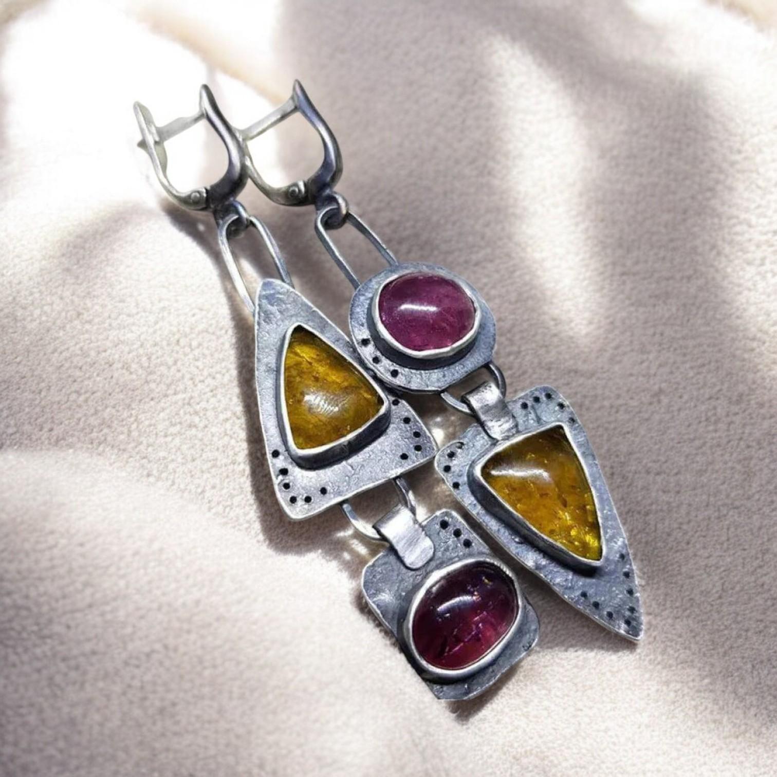 Vintage Geometric Triangle Earrings by Sabrina – Stylish and Unique Accessory