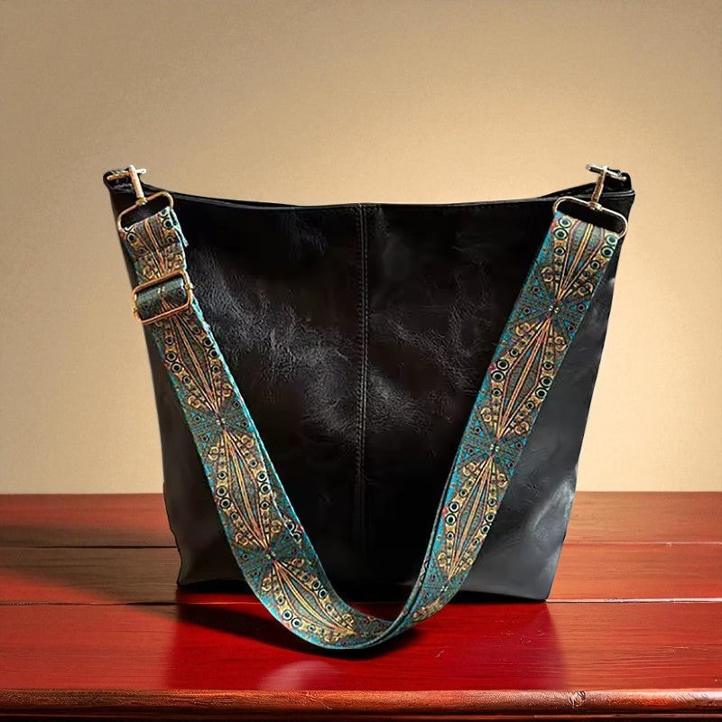 Perfect Vintage Leather Shoulder Bag with Stunning Design | Tamar's Vintage Charm