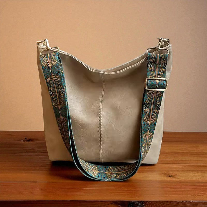 Perfect Vintage Leather Shoulder Bag with Stunning Design | Tamar's Vintage Charm