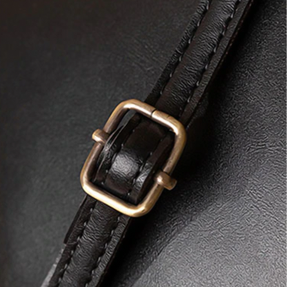 Vintage Max Messenger Bag – The Unique Retro Accessory That Completes Grace's Style