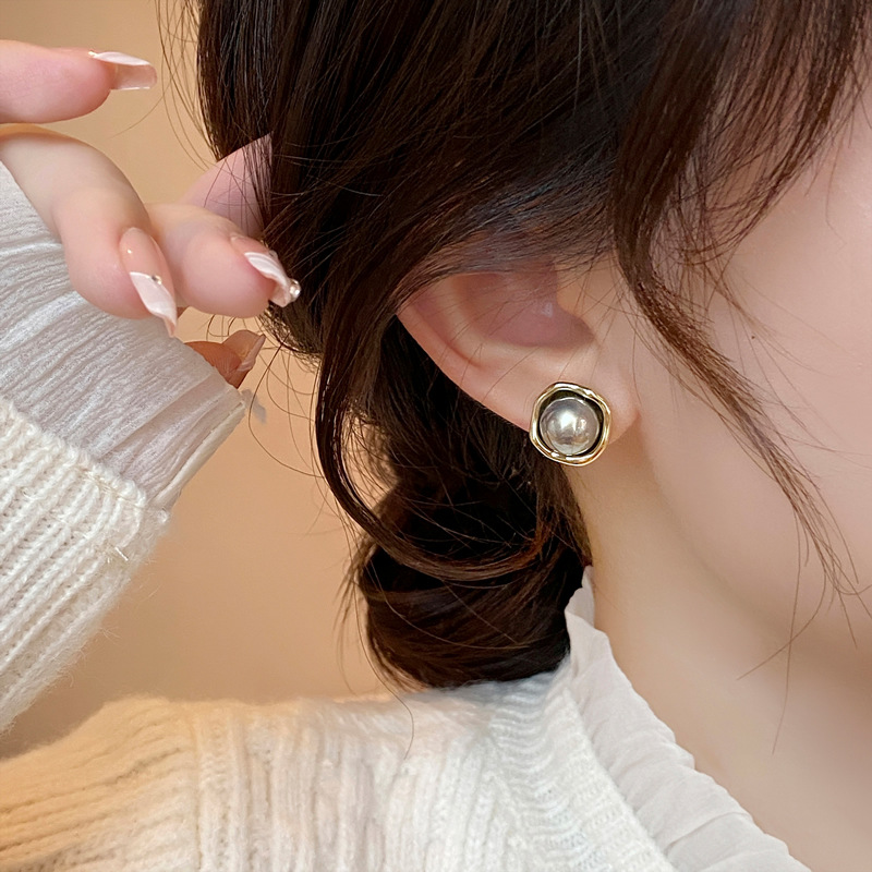 Elegant black pearl designer earrings for women